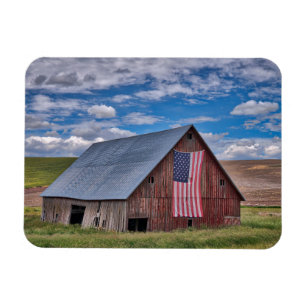 Farms Rustic Red Barn With American Flag Magneet