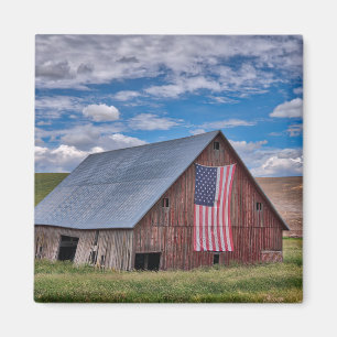 Farms Rustic Red Barn With American Flag Magneet