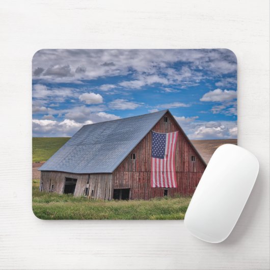 Farms Rustic Red Barn With American Flag Muismat (Met muis)
