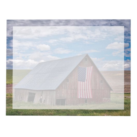 Farms Rustic Red Barn With American Flag Notitieblok (Voorkant)