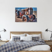 Farms | Rusty Antique Tractor Canvas Afdruk (Insitu (Slaapkamer))