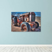 Farms | Rusty Antique Tractor Canvas Afdruk (Insitu (Houten vloer))