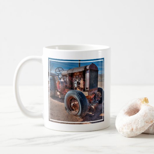 Farms | Rusty Antique Tractor Koffiemok (Met donut)