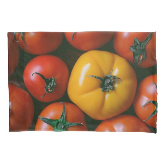 Farms Shiny Red & Yellow Tomatoes Kussensloop (Voorkant)