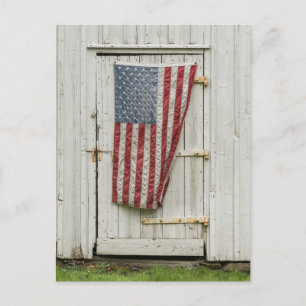 Farms White Barn Door With American Flag Briefkaart