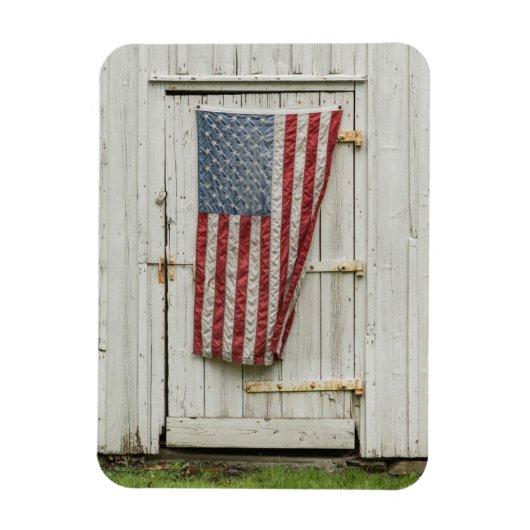 Farms White Barn Door With American Flag Magneet (Verticaal)