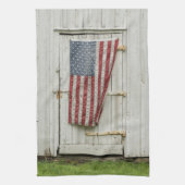 Farms White Barn Door With American Flag Theedoek (Verticaal)