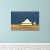 Farms White Barn & Silo Canvas Afdruk (Insitu (Houten vloer))