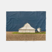 Farms White Barn & Silo Fleece Deken (Voorkant (Horizontaal))