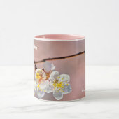 Fascinerende Japanse abrikozenbloemen Mok (Midden)