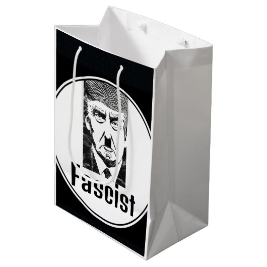 Fascistische Trump Gift Bag Medium Cadeauzakje (Voorkant Gekanteld)