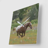 Fast Appy Horse in Wildbloemen Vierkante Klok (Hoek)