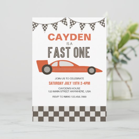 Fast One Race Car Birthday-uitnodiging Kaart (Staand voorkant)