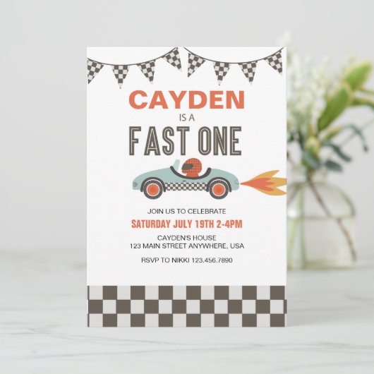 Fast One Race Car Birthday-uitnodiging Kaart (Staand voorkant)