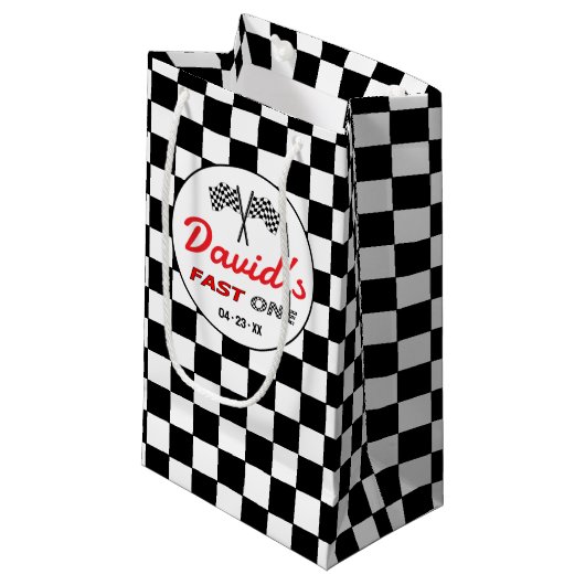 Fast ONE | Race Flag Checkered Birthday Gift Bag Klein Cadeauzakje (Voorkant Gekanteld)