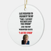 FATE WHISPERS AAN DE TRUMP VAN HET PRESIDENT KERAMISCH ORNAMENT (Links)