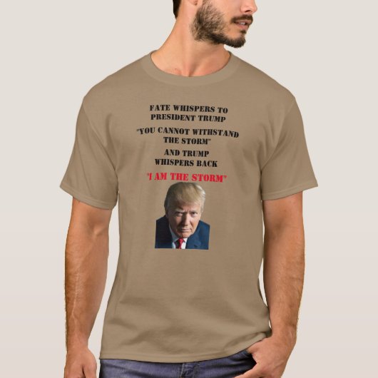 FATE WHISPERS AAN DE TRUMP VAN HET PRESIDENT T-SHIRT (Voorkant)