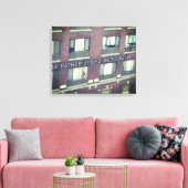 FATHER JOHN'S MEDICIJNGEBOUW OMWONDEN CANVAS AFDRUK (Insitu (Woonkamer))