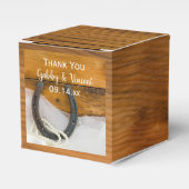Faux Barn Wood Hoefijzer en Pearls Rustic Wedding Bedankdoosjes (Voorkant Zijde)