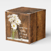 Faux Barn Wood Mason Jar and White Daisies Wedding Bedankdoosjes (Voorkant Zijde)