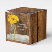 Faux Barn Wood Mason Jar en Yellow Daisy Wedding Bedankdoosjes (Voorkant Zijde)