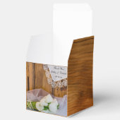 Faux Barn Wood Rustic White Tulips Barn Wedding Bedankdoosjes (Geopend)
