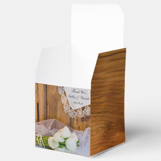 Faux Barn Wood Rustic White Tulips Barn Wedding Bedankdoosjes (Geopend)