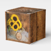 Faux Barn Wood, Sunflower and Watering Can Wedding Bedankdoosjes (Voorkant Zijde)