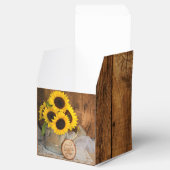 Faux Barn Wood, Sunflower and Watering Can Wedding Bedankdoosjes (Geopend)