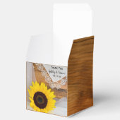 Faux Barn Wood Sunflower en Lace Country Weddensch Bedankdoosjes (Geopend)