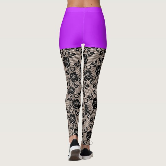 Faux Black Lace Fishnet met Paarse korte Leggings (Achterkant)