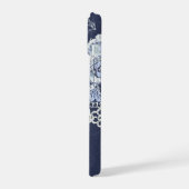 Faux Blue Velvet en Simulate Lace Embroidery iPhone 15 Case (Linkerkant)