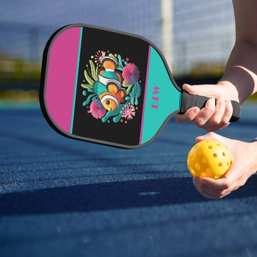 Faux Borduurwerk Tropische vis Blauw Roze Monogram Pickleball Paddle