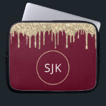Faux Bourgogne Gold Dripping Glitter Monogram Laptop Sleeve<br><div class="desc">Gouden en Bourgondische rode faux druipende glitter en sprankelende elegante monogrammed Initialen Hoesje. Dit hoesje kan worden aangepast om uw initiaal en voornaam op te nemen.</div>