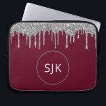 Faux Bourgogne Zilver Druppelende Glitter Monogram Laptop Sleeve<br><div class="desc">Zilver en Bourgogne Rode Faux Dripping Glitter en Sparkle Elegant Monogrammed Initialen Hoesje. Dit hoesje kan worden aangepast om uw initiaal en voornaam op te nemen.</div>