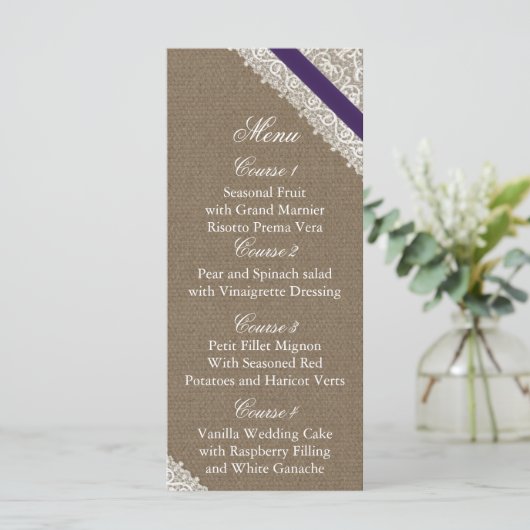 FAUX Burlap en paarse kant trouwkaart Menu (Staand voorkant)