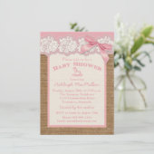 FAUX Burlap Ivory Lace, Roze Baby shower nodigt ui Kaart (Staand voorkant)