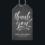Faux Chalkboard Hand Lettering Dank u Cadeau Label Cadeaulabel<br><div class="desc">Whimsical dank u cadeau label met moderne kalligrafie met faux krijtbord achtergrond. Dit geschenk label is ideaal voor bruiloft,  verjaardagen,  afstuderen en andere evenementen. De teksten zijn aanpasbaar,  zodat u deze aan uw behoeften kunt aanpassen.</div>