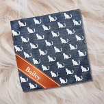 Faux Denim White Sitting Cats Bandana<br><div class="desc">Faux denim blue jean materiaal met een wit zittend silhouetpatroon. Rode oranje banner op diagonaal. Pas het aan met een naam!</div>