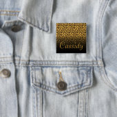 Faux Fur Wild Leopard Print met Gold Name Vierkante Button 5,1 Cm (In situ)