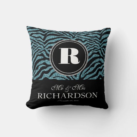 Faux Glitter Zebra Monogrammed Mr. en Mrs. Kussen (Voorkant)