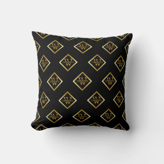 Faux Gold Axis Monogram – Black & Gold Kussen