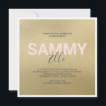 Faux Gold Bat Mitzvah xoxo<br><div class="desc">Deze vierkant vleermuismitzvah partijuitnodiging kenmerkt jouw naam dat in een vette moderne doopvont met uw middennaam in trendy handgeschreven manuscripttypografie over een faux gouden achtergrond wordt geplaatst. De uitnodigingskaart keert terug naar een complimentaal handgeschreven xo xo-ontwerp. Een schattige maar eenvoudige keuze voor het stijlvolle feest van je meisje. Ga naar...</div>