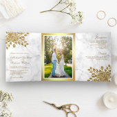 Faux Gold bladeren bloemenwit marmer bruiloft Drieluik Uitnodiging