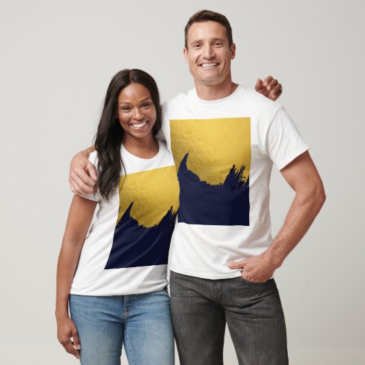 Faux Gold Brushstrokes met Navy Blue Background T-shirt (Unisex)