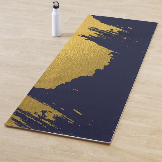 Faux Gold Brushstrokes met Navy Blue Background Yogamat (In situ)