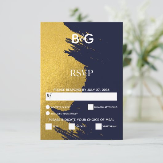 Faux Gold Brushstrokes & Navy Blue met monogram RSVP Kaartje (Staand voorkant)