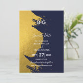 Faux Gold Brushstrokes & Navy Blue met monogram Save The Date (Staand voorkant)