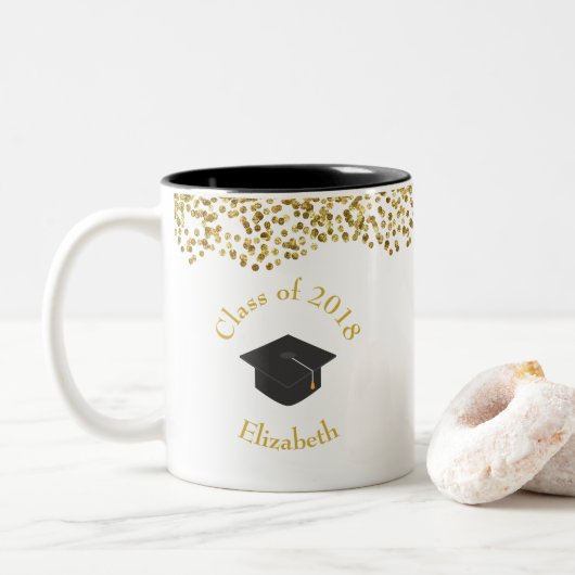 Faux Gold Confetti & Graduation Cap Class of 20xx Tweekleurige Koffiemok (Met donut)