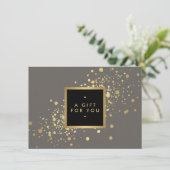 Faux Gold Confetti op modern grijs cadeaubon (Staand voorkant)